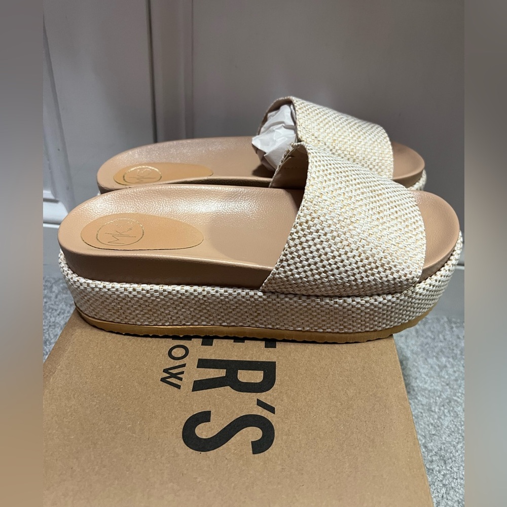 Stylish Beige Platform Slides